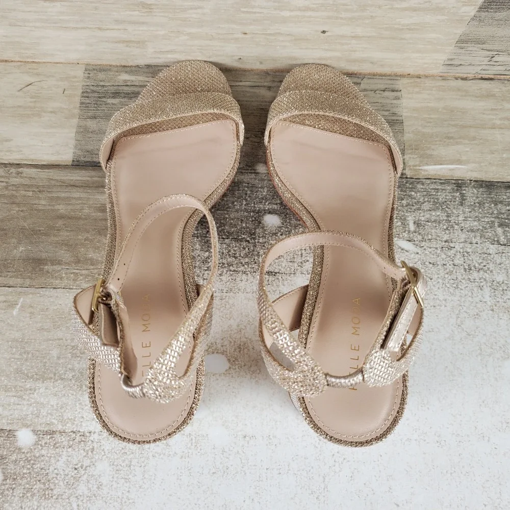 Pelle Moda Moira 2 Womens Sandal Sz 10 M Platinum Gold Metallic Block Heel